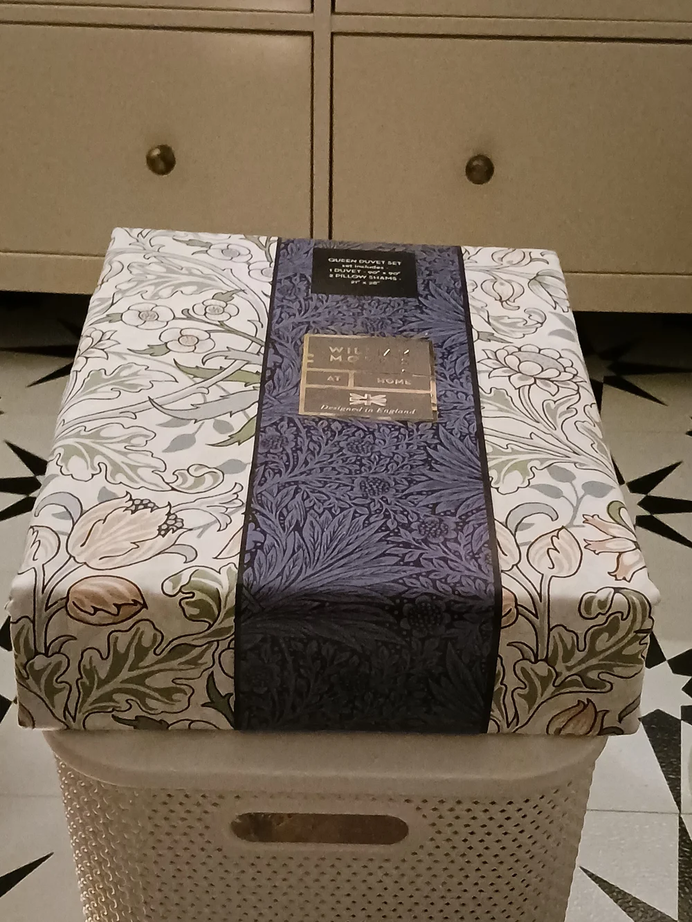 William Morris At Home Floral Queen Duvet Cover & 2 Shams Hyacinth Leaf Green